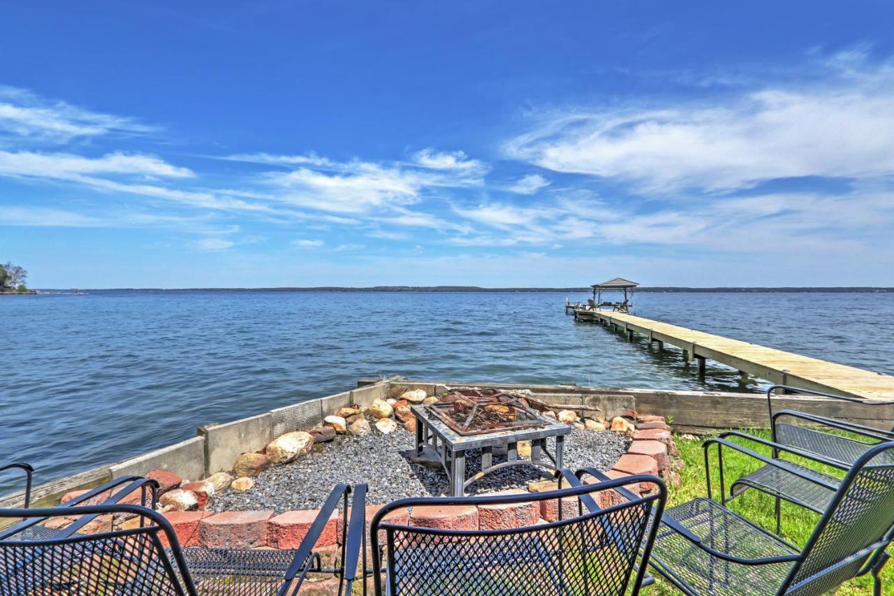 Waterfront Seneca Lake House Fire Pit And Boat Dock Geneva Zewnętrze zdjęcie
